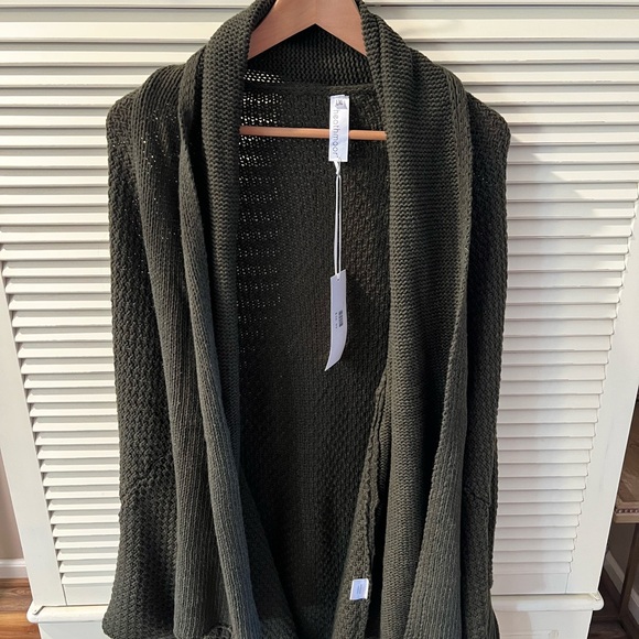 Cozy Dark Green Knit Sweater - Picture 1 of 5